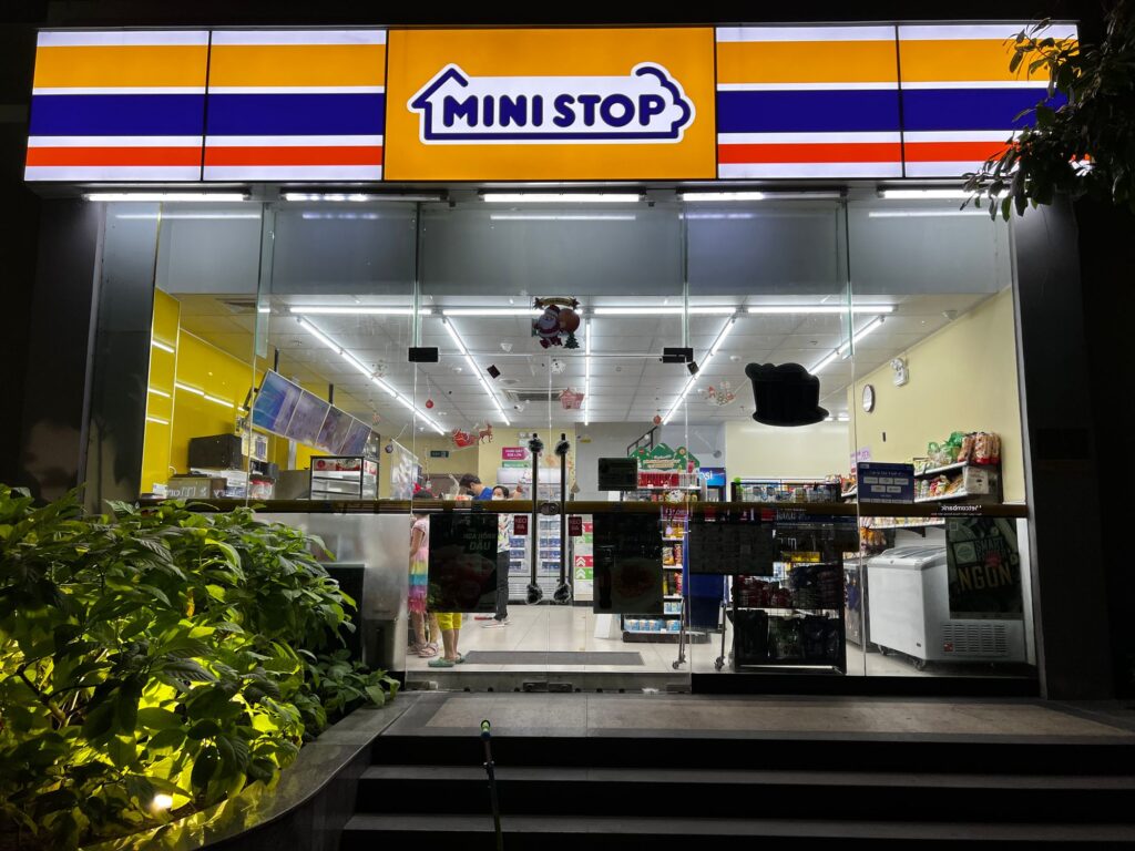 TOP 10+ Cửa Hàng Tiện Lợi Gần Đây Mở Cửa 24/7 Tại TPHCM