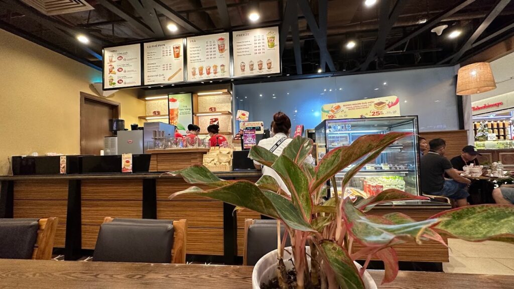 TOP 10+ Quán Café Highlands Quận 1 View Đẹp Tại Sài Gòn