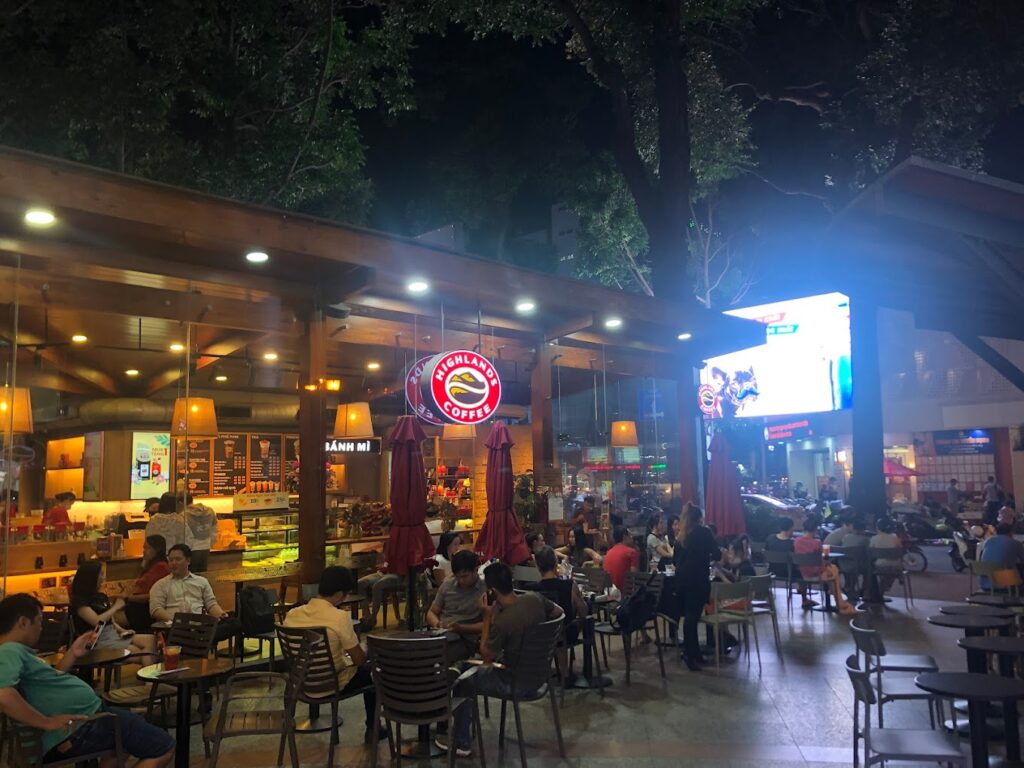 TOP 10+ Quán Café Highlands Quận 1 View Đẹp Tại Sài Gòn