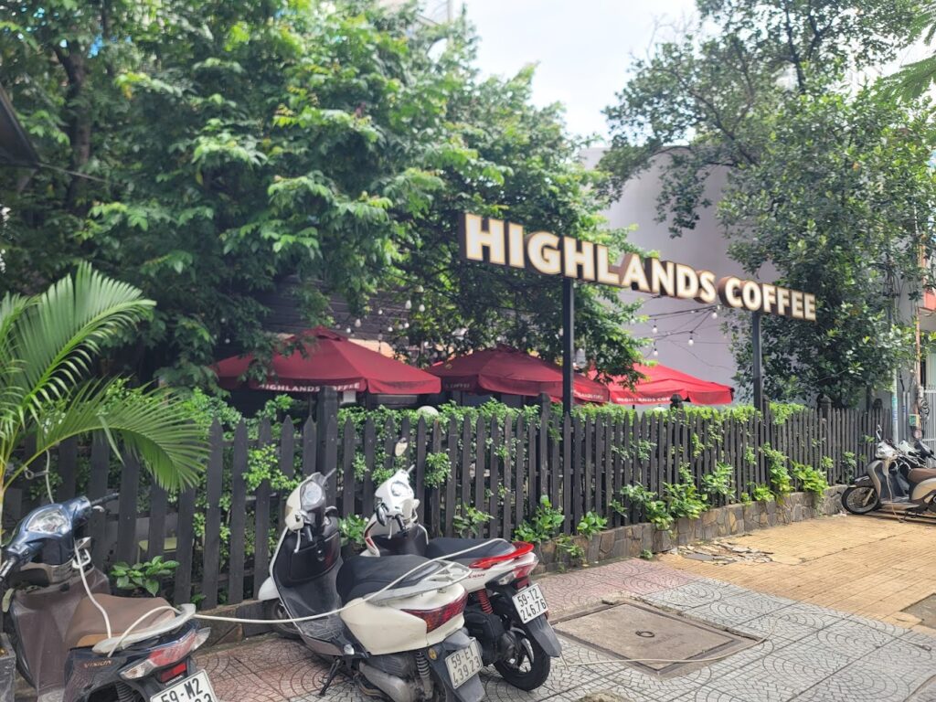 TOP 10+ Quán Café Highlands Quận 1 View Đẹp Tại Sài Gòn