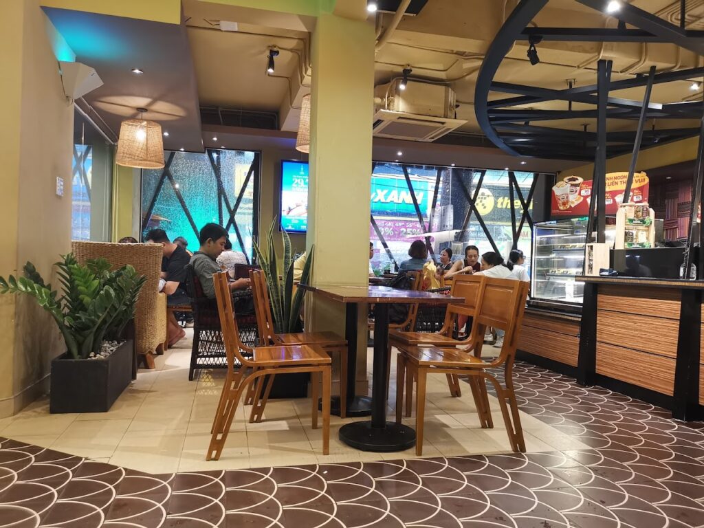 TOP 10+ Quán Café Highlands Quận 1 View Đẹp Tại Sài Gòn